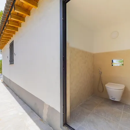 Cubo's Casa Pineda Malaga